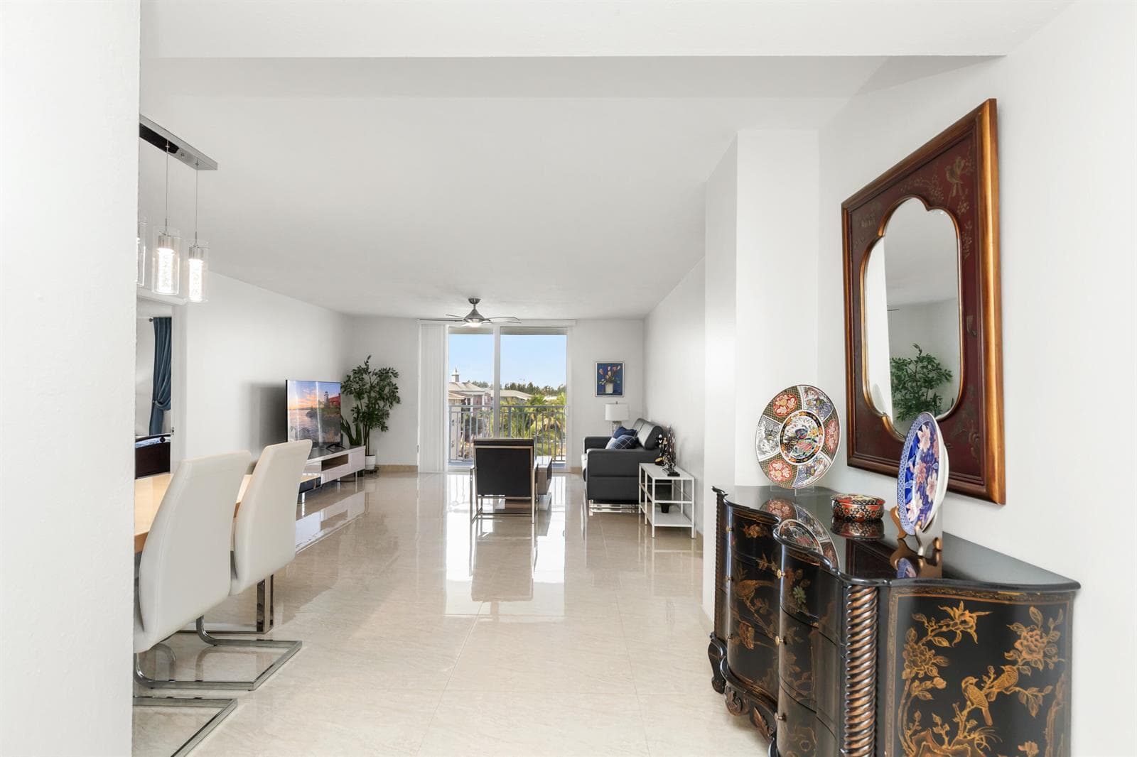 427 Golden Isles Drive, Hallandale Beach, FL 33009 — zdjęcie 5