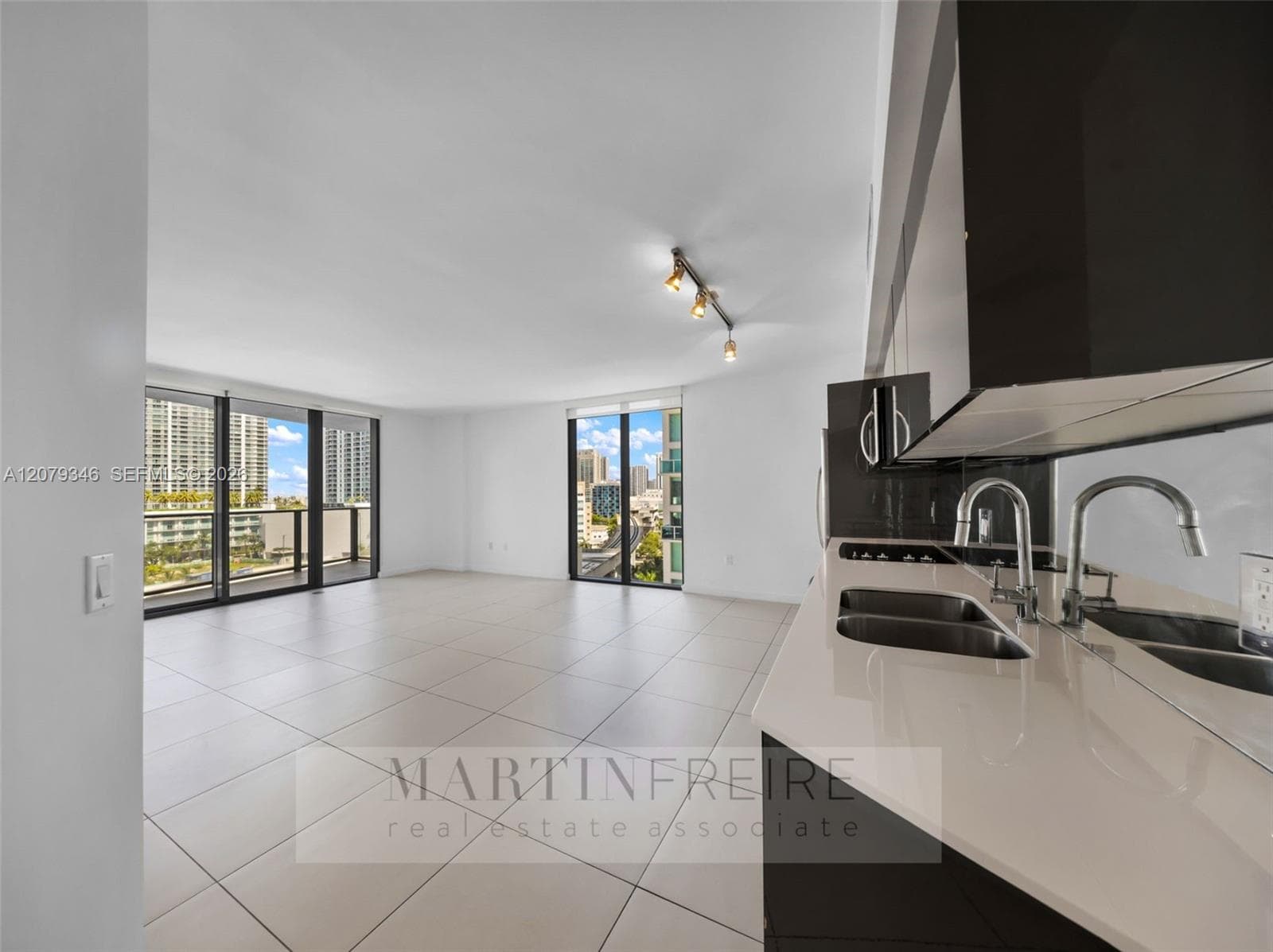 31 SE 6th St # 1402, Miami, FL 33131