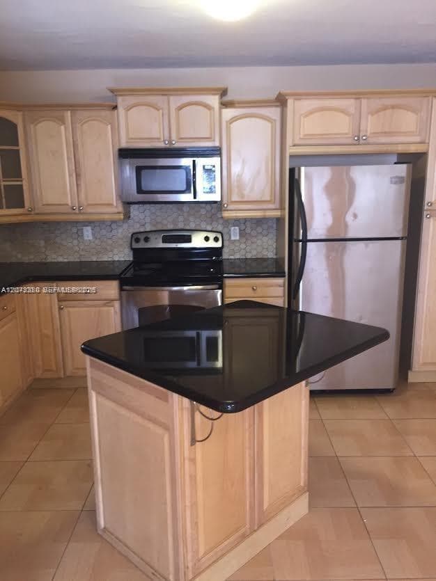 4524 SW 54th St # 502-W, Dania Beach, FL 33314