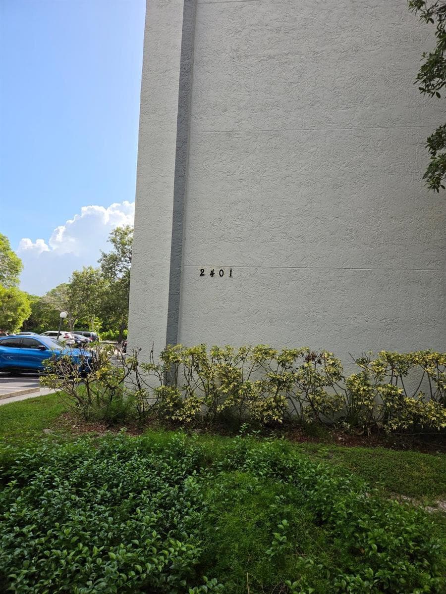 2401 RIVERSIDE Drive # 306-B, Coral Springs, FL 33065
