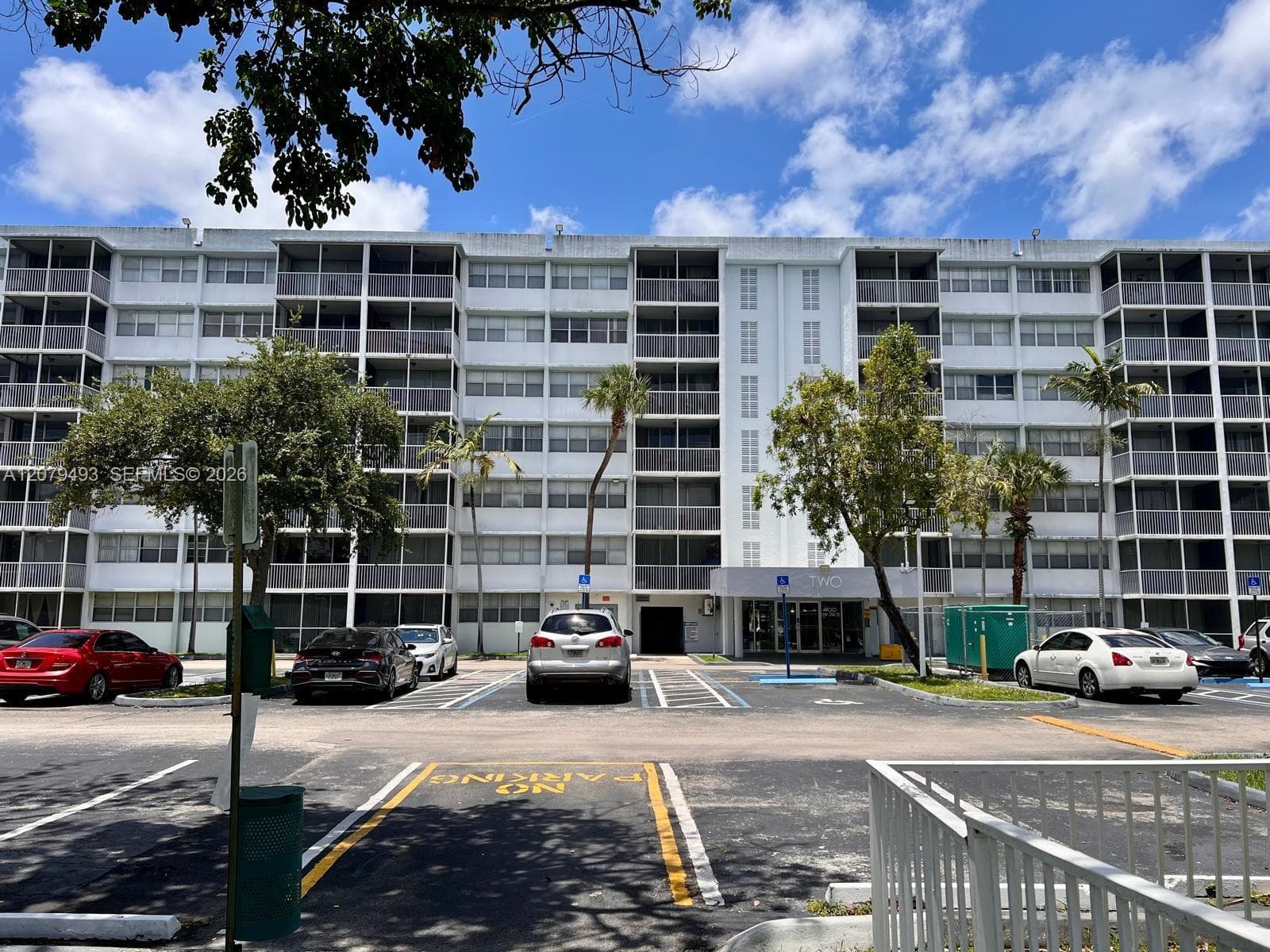 700 NW 214th St # 411, Miami Gardens, FL 33169 — zdjęcie 2