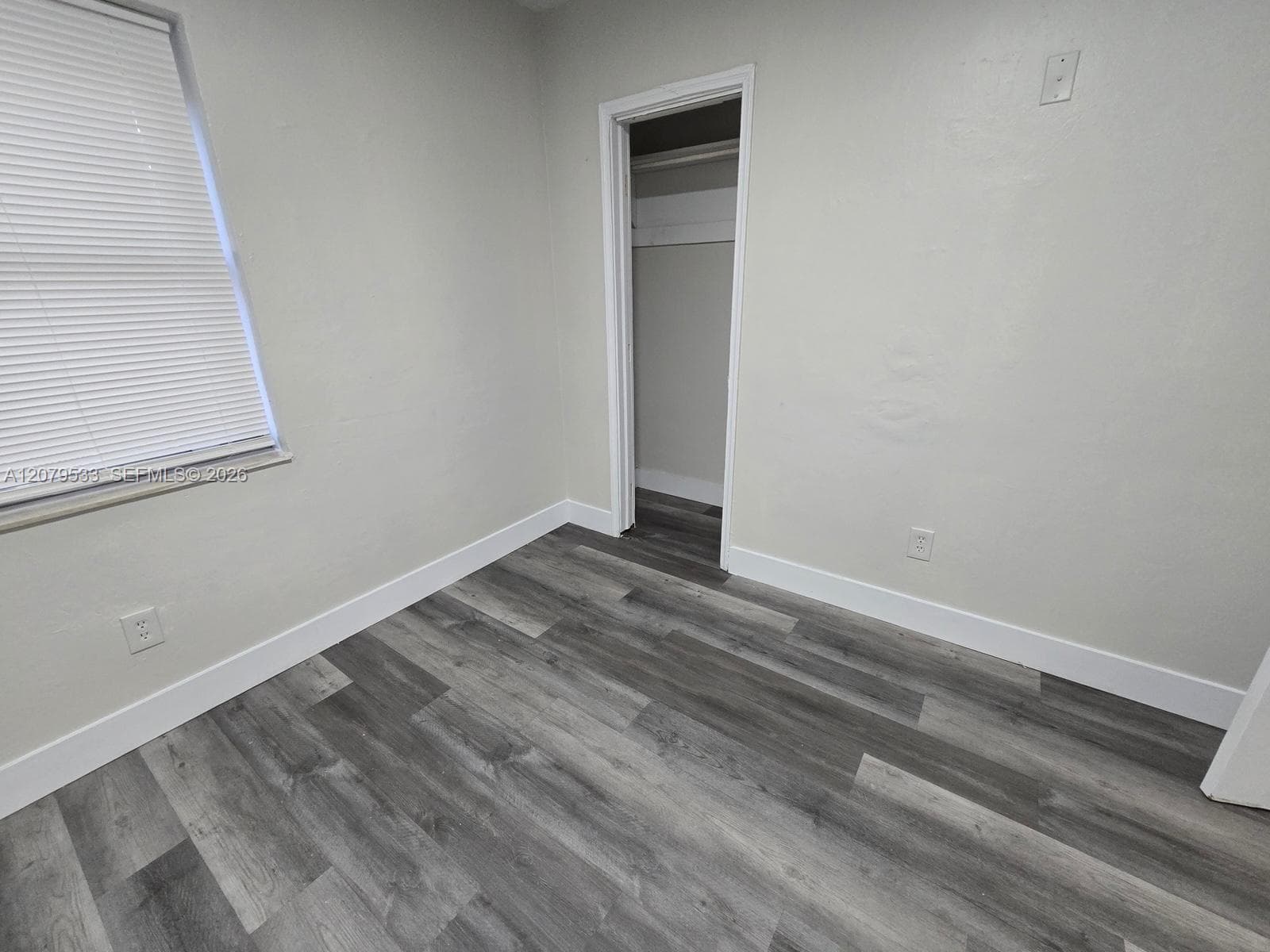 2431 NW 9th St, Fort Lauderdale, FL 33311 — zdjęcie 3