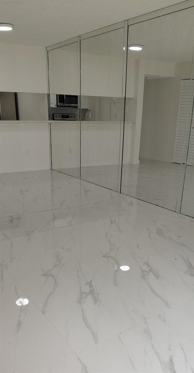 18276 MEDITERRANEAN Boulevard # 4-6, Hialeah, FL 33015 — zdjęcie 2