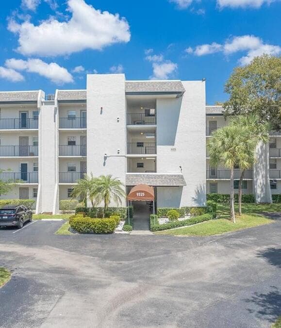 9325 Lagoon Place, Davie, FL 33324