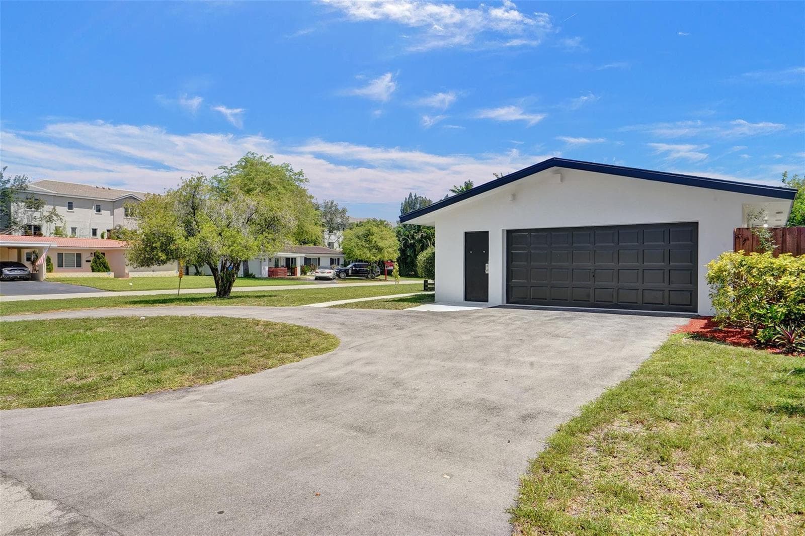 4017 NE 18th Avenue, Oakland Park, FL 33334