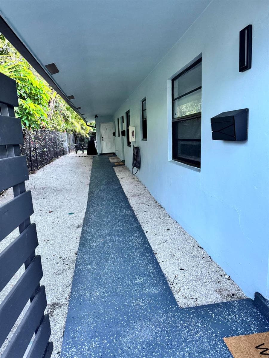 221 SE 11TH Avenue # 1, Pompano Beach, FL 33060 — zdjęcie 2