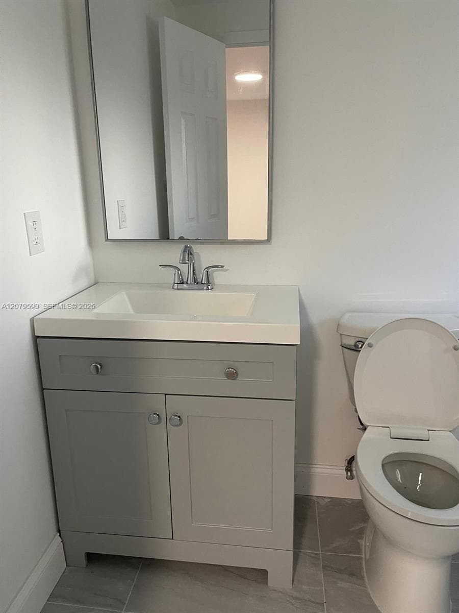 5764 E 5th Ave, Hialeah, FL 33013 — zdjęcie 2