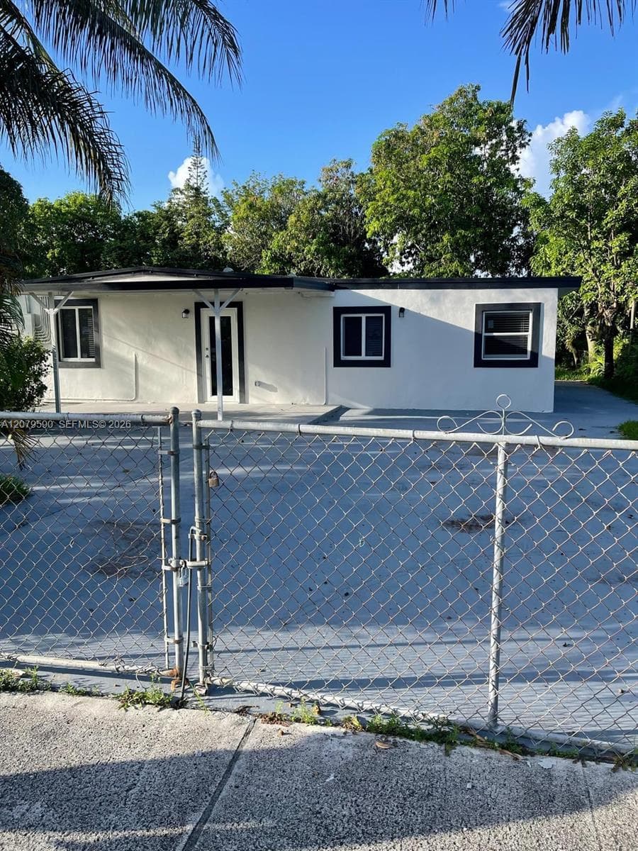 5764 E 5th Ave, Hialeah, FL 33013