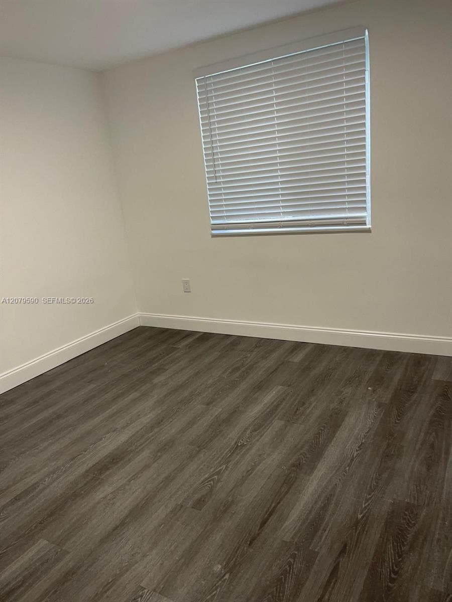 5764 E 5th Ave, Hialeah, FL 33013 — zdjęcie 4