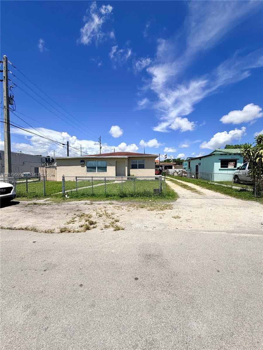695 NW 130th St, North Miami, FL 33168