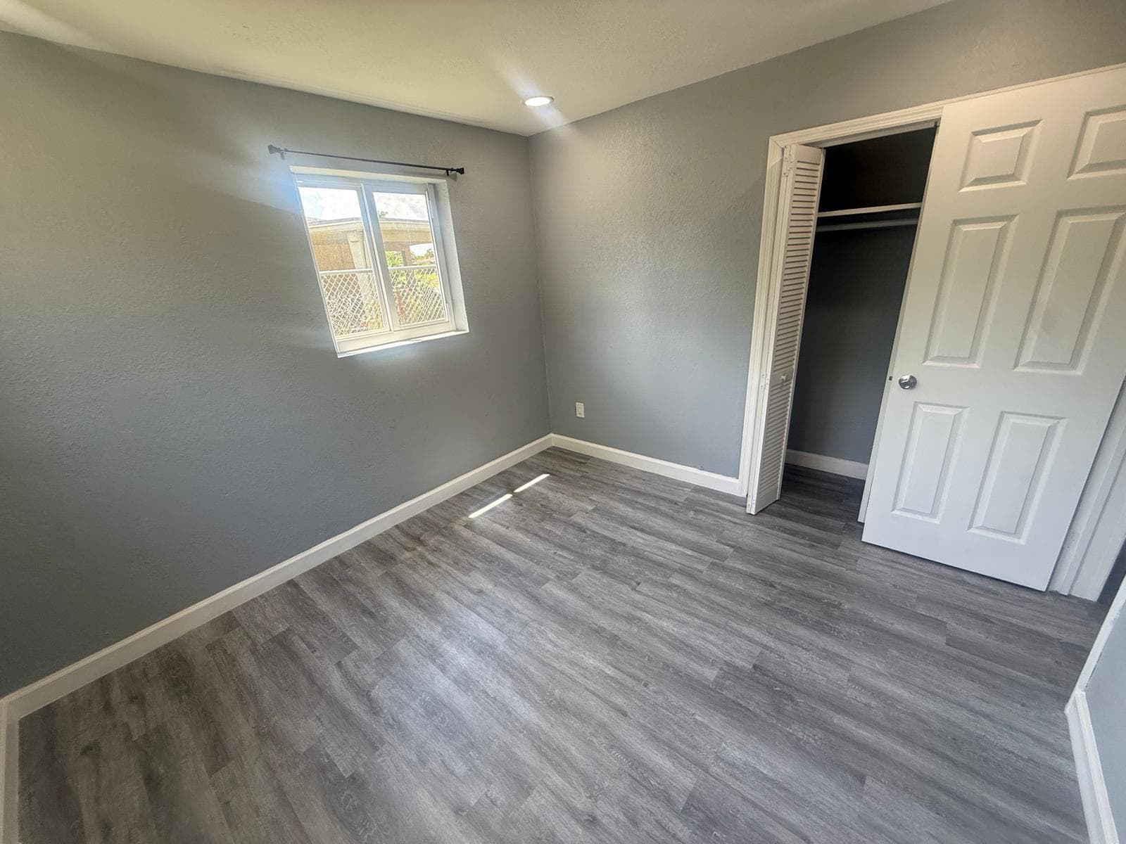 630 E DAYTON Circle, Fort Lauderdale, FL 33312 — zdjęcie 4