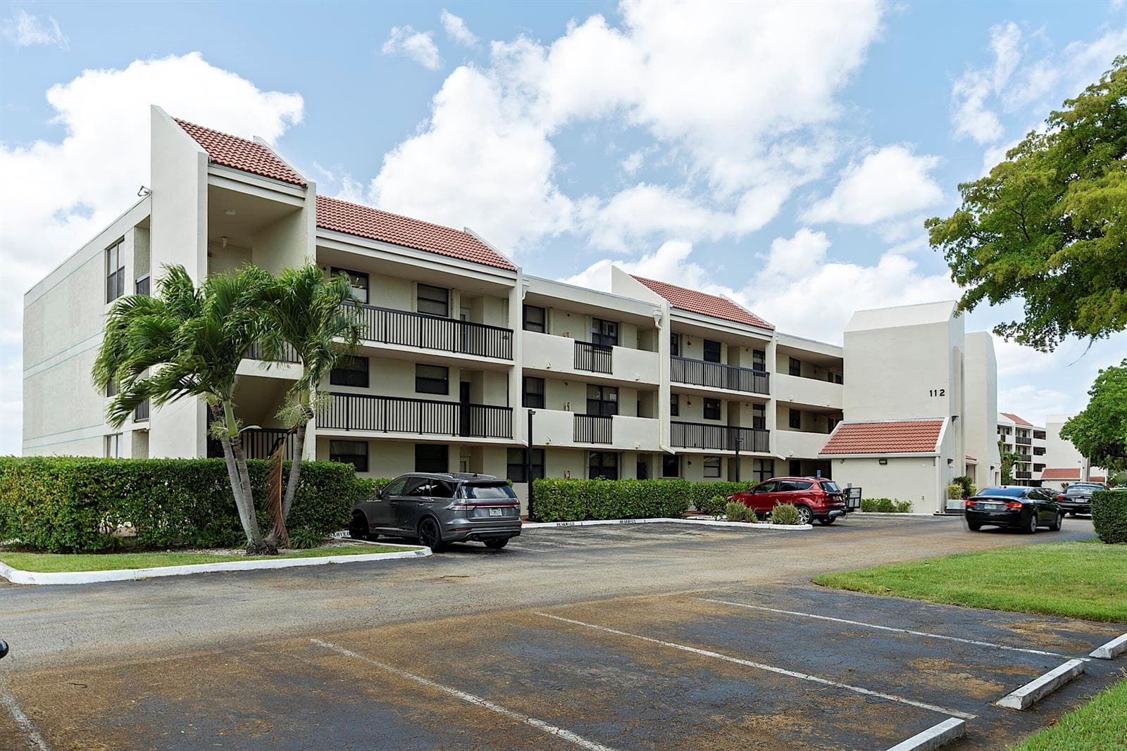 112 LAKE EMERALD Drive # 209, Oakland Park, FL 33309