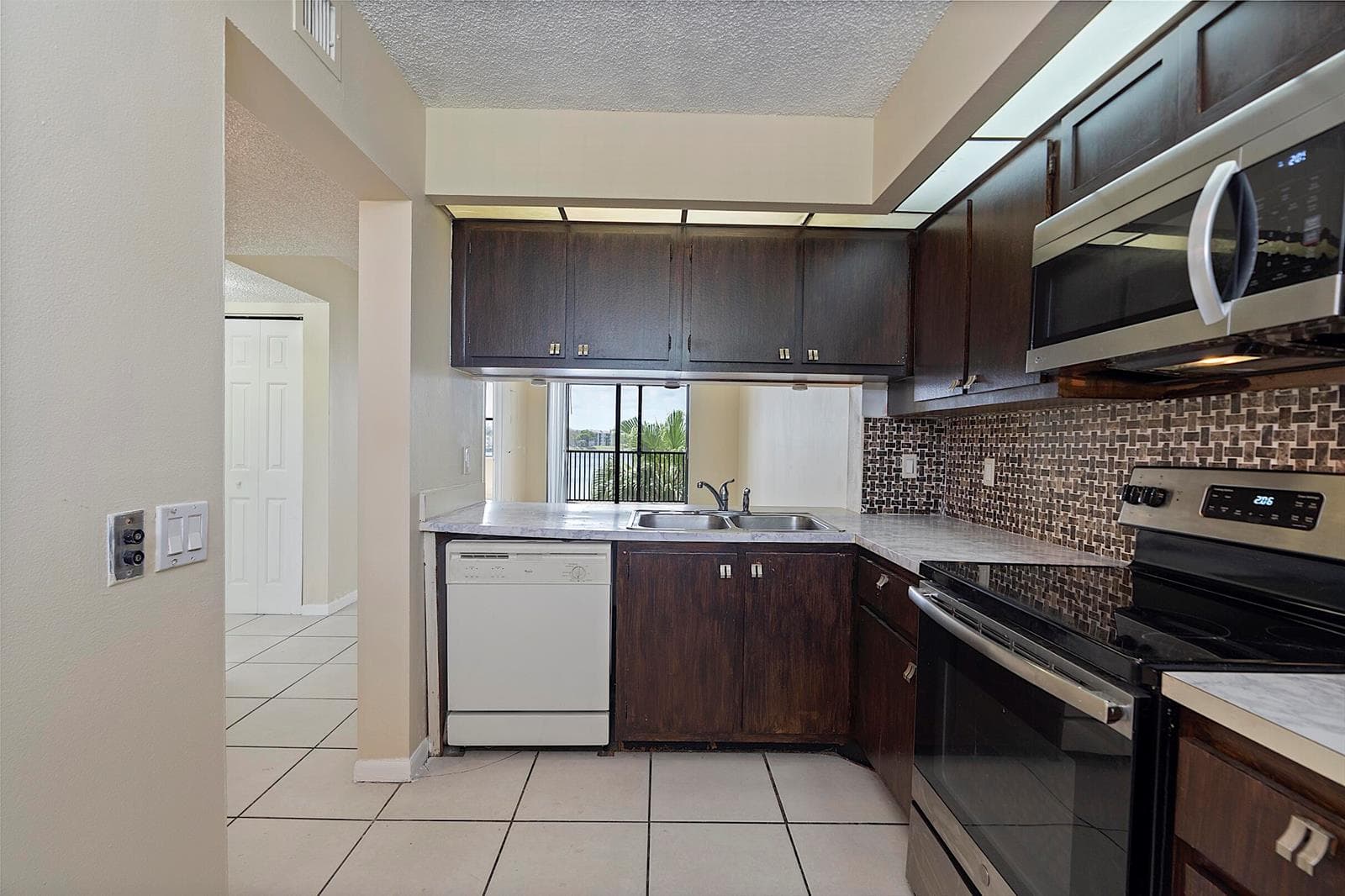 112 LAKE EMERALD Drive # 209, Oakland Park, FL 33309 — zdjęcie 5