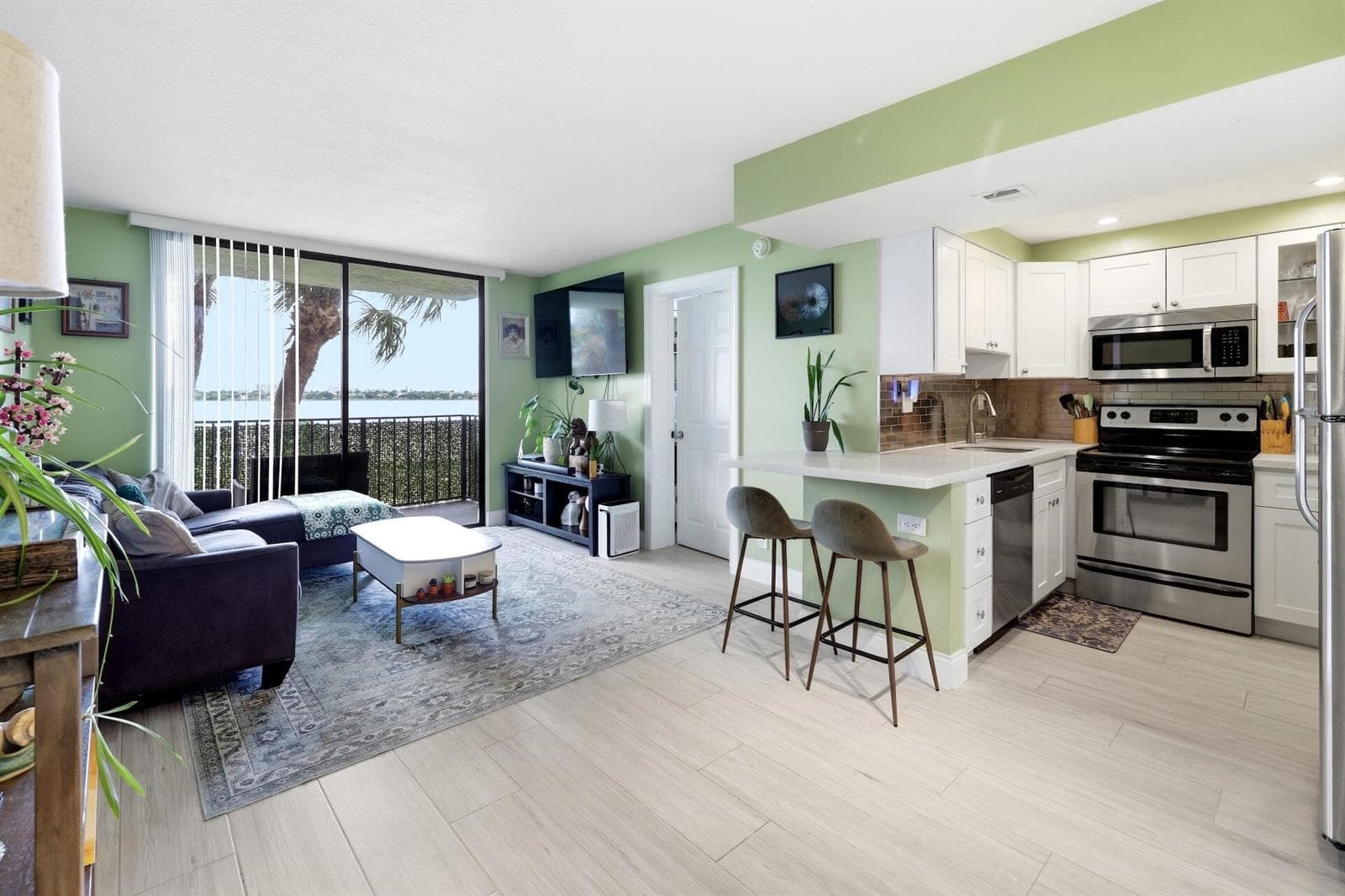 760 EXECUTIVE CENTER Drive # 24, West Palm Beach, FL 33401 — zdjęcie 2