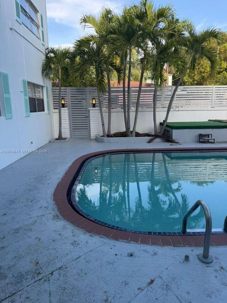 421 NE 68th St # 8, Miami, FL 33138 — zdjęcie 2