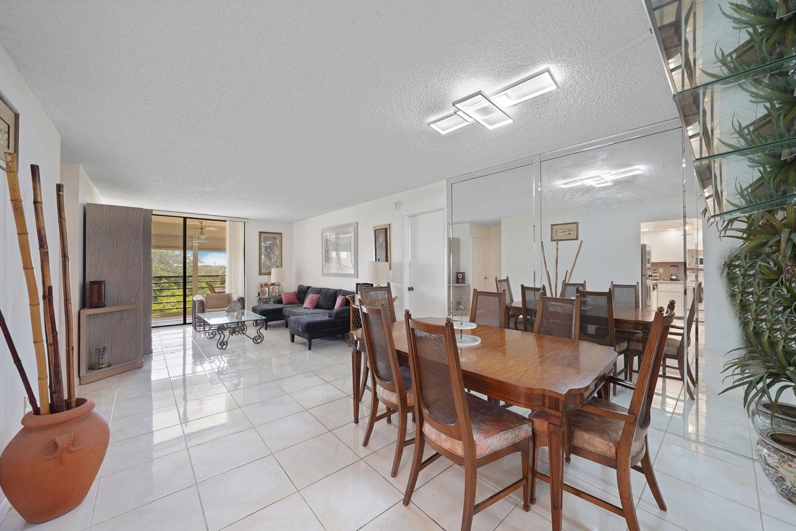 1200 Saint Charles Place # 509, Pembroke Pines, FL 33026 — zdjęcie 2