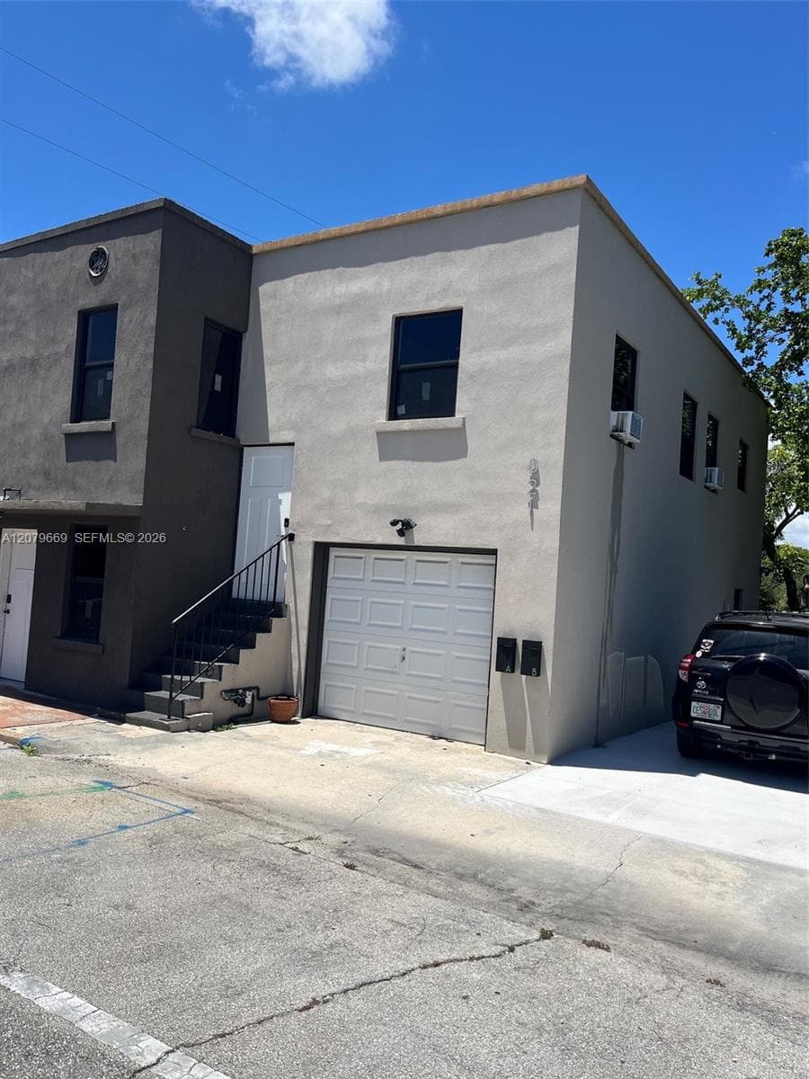 821 N Tamarind Ave # B, West Palm Beach, FL 33401
