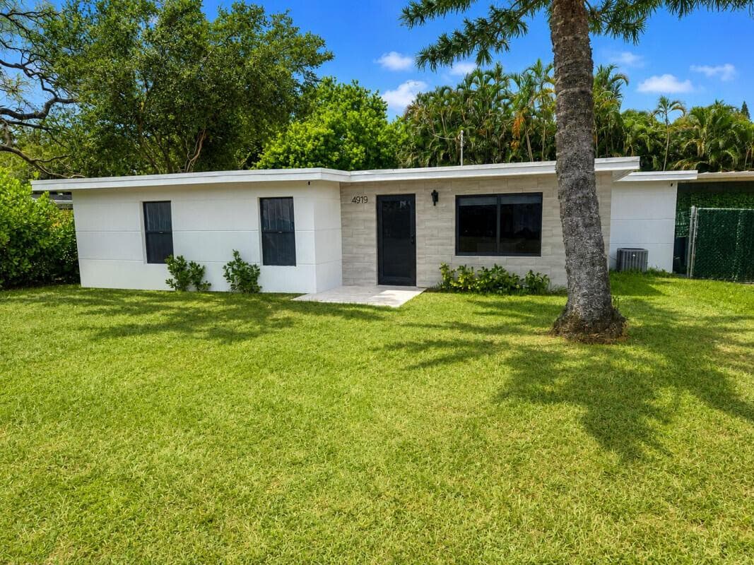 4919 SW 28th Avenue, Fort Lauderdale, FL 33312