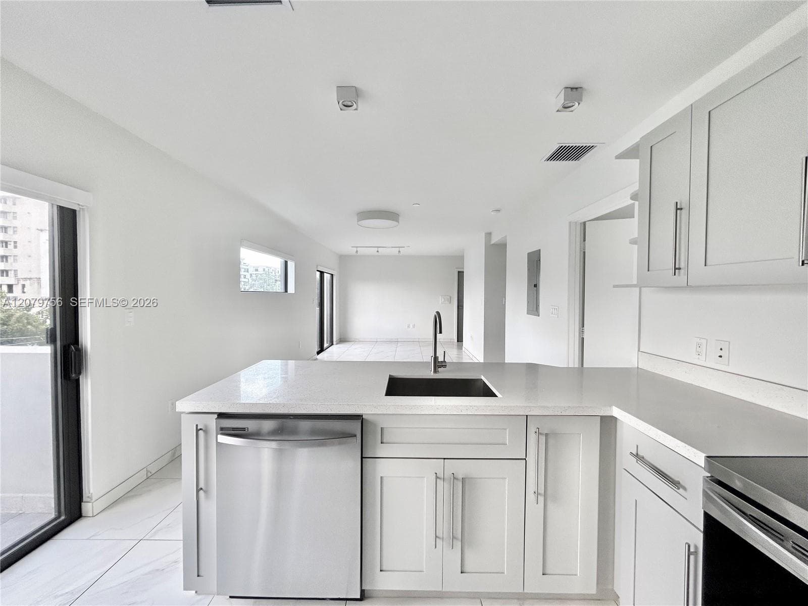 836 SW 2nd St # 401, Miami, FL 33130 — zdjęcie 5