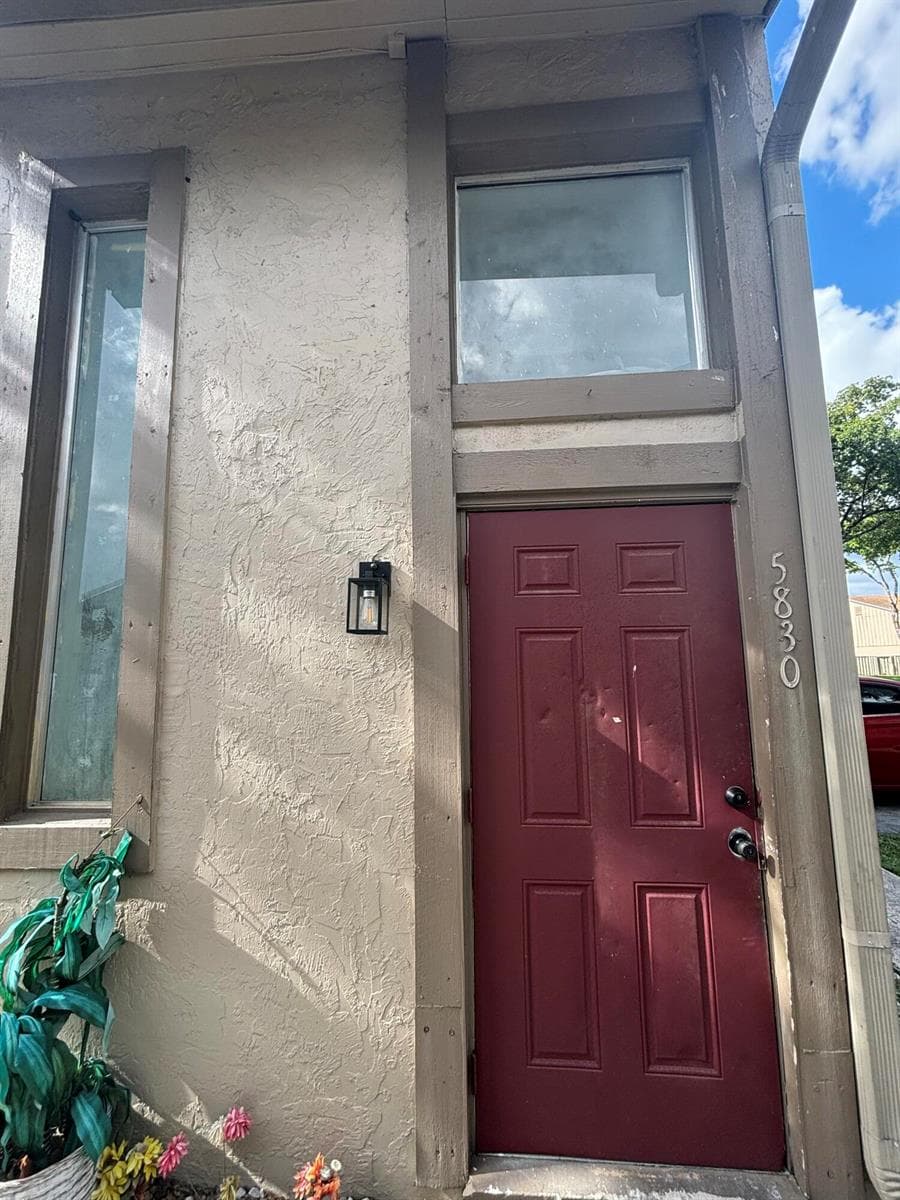 5830 NW 21ST Street # 40-E, Lauderhill, FL 33313