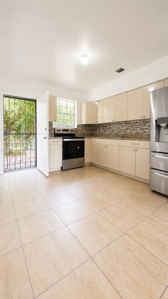 1421 NE 148th St # 2, Miami, FL 33161 — zdjęcie 4