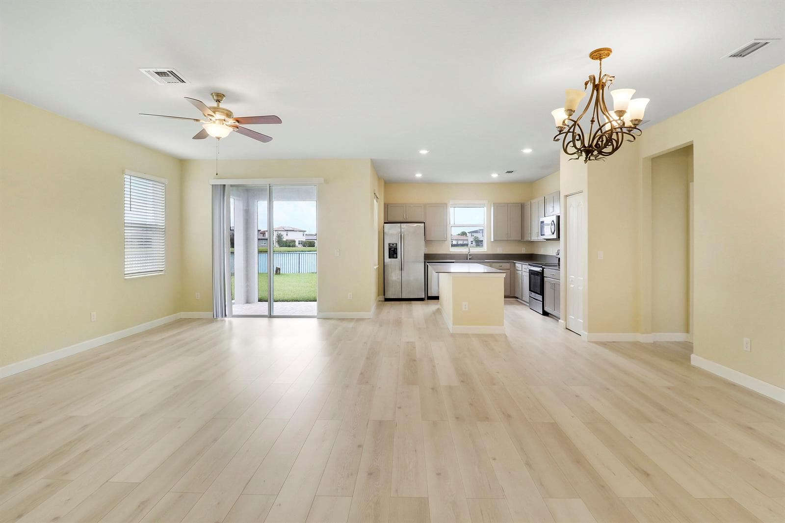 8292 NW GREENBANK Circle, Port St. Lucie, FL 34987 — zdjęcie 5
