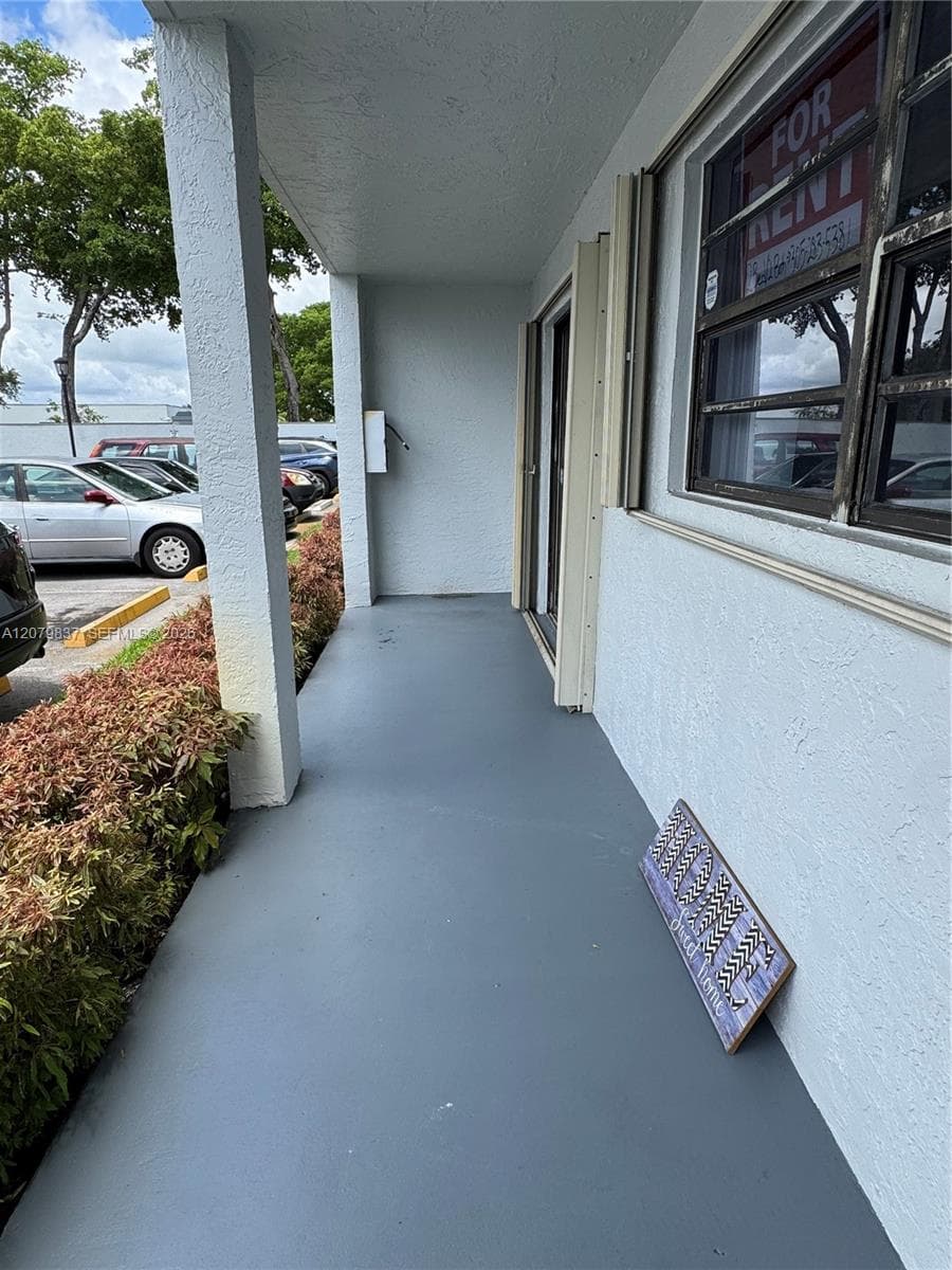 18224 Mediterranean Blvd # 2-17, Miami, FL 33015 — zdjęcie 3
