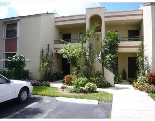 1060 N Hiatus Rd # 1060, Pembroke Pines, FL 33026