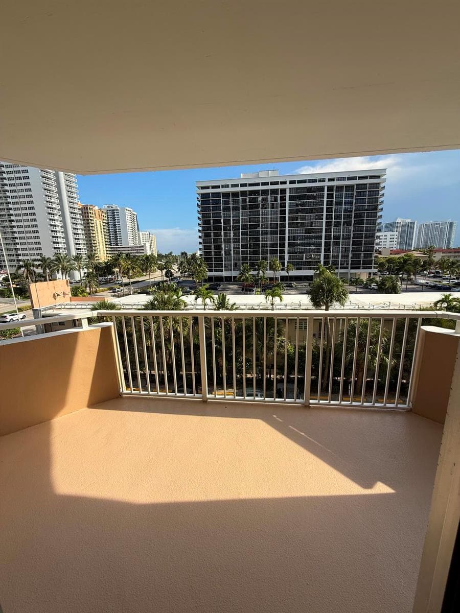 1985 S OCEAN Drive S # 3L, Hallandale Beach, FL 33009