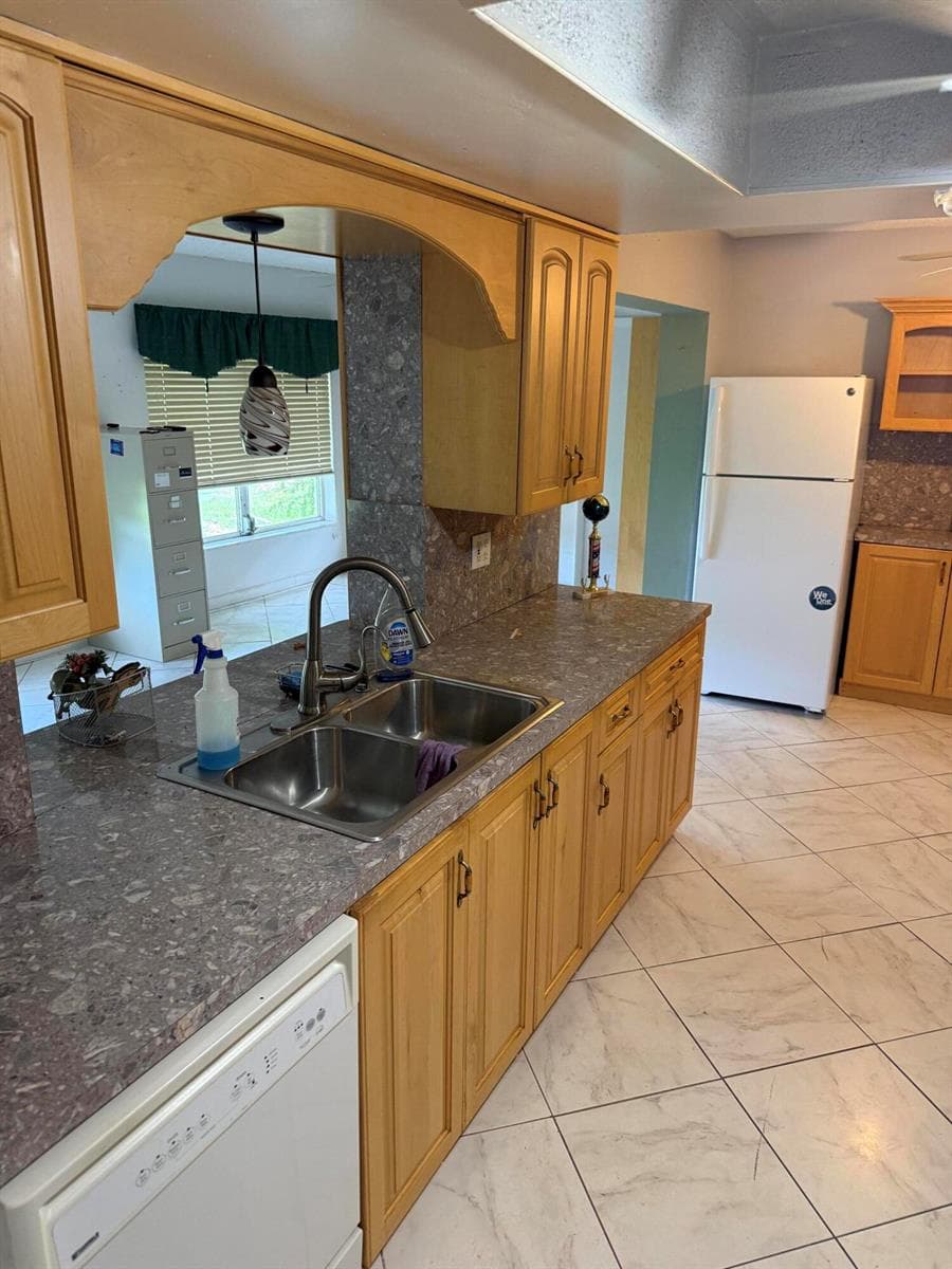 7250 NW 8TH Court, Margate, FL 33063 — zdjęcie 2