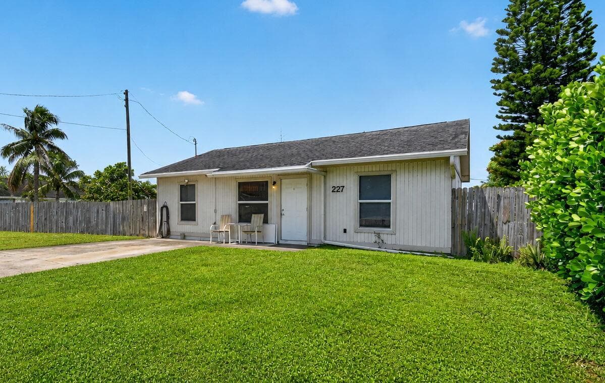 207/227 Ethelyn Drive, West Palm Beach, FL 33415