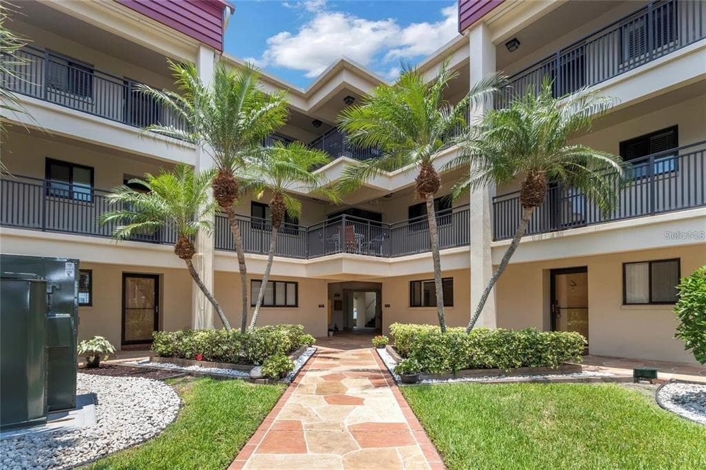 895 S GULFVIEW BOULEVARD # 203, CLEARWATER BEACH, FL 33767