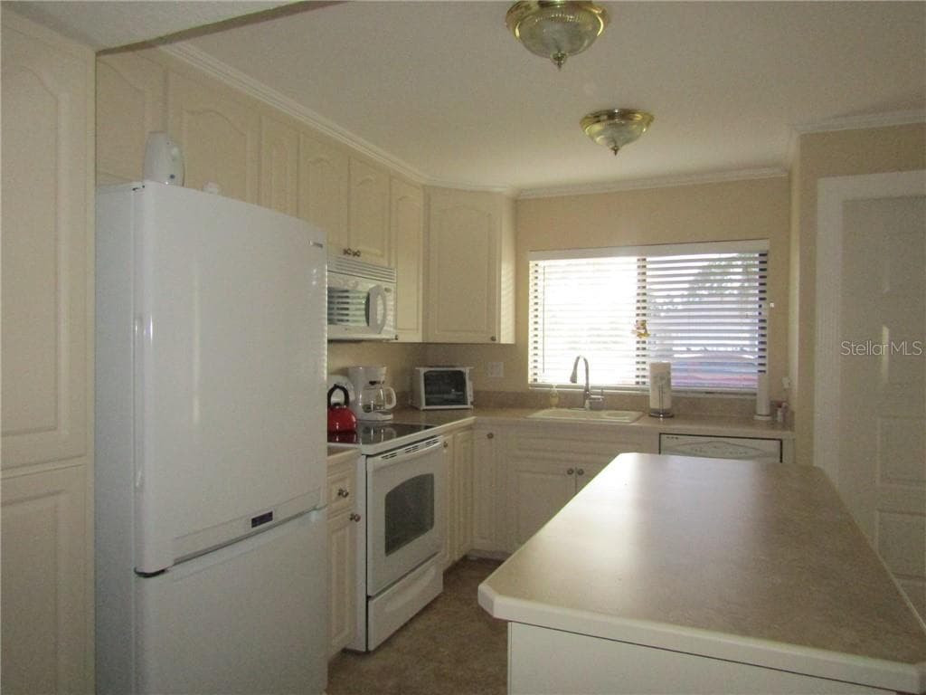 1211 SAXONY CIRCLE # A-1, PUNTA GORDA, FL 33983 — zdjęcie 3