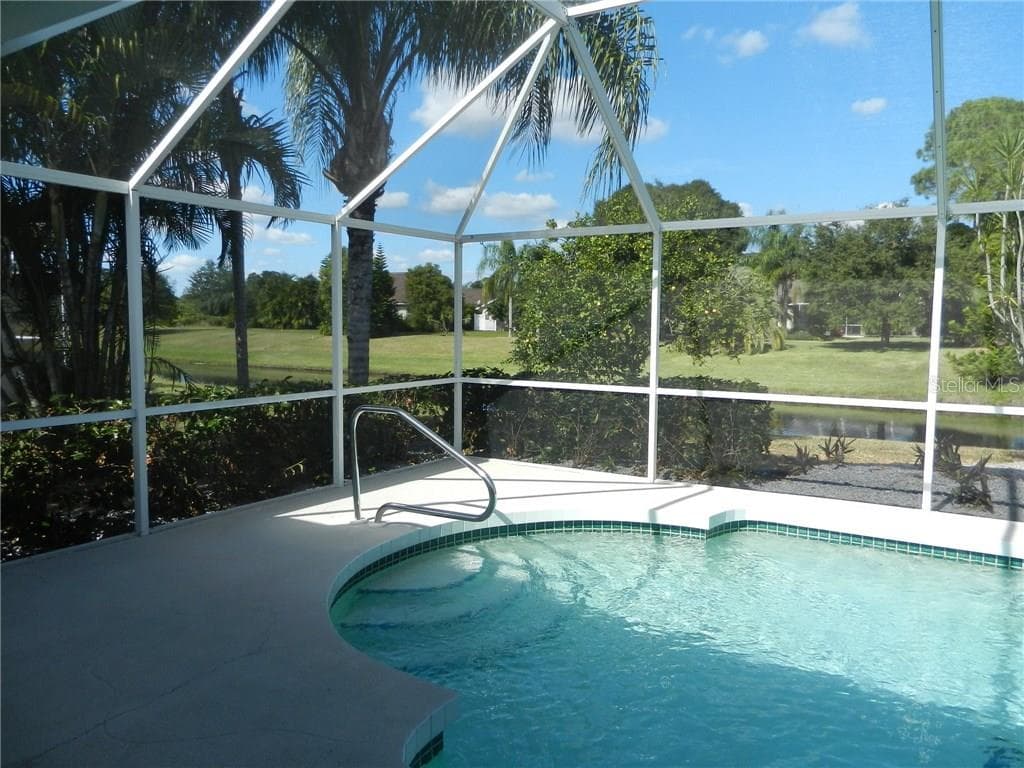 589 ROTONDA CIRCLE, ROTONDA WEST, FL 33947 — zdjęcie 2