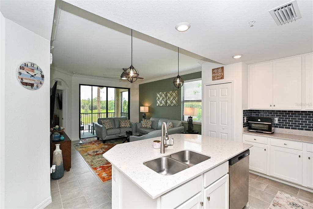18028 GAWTHROP # 208, LAKEWOOD RANCH, FL 34211 — zdjęcie 2