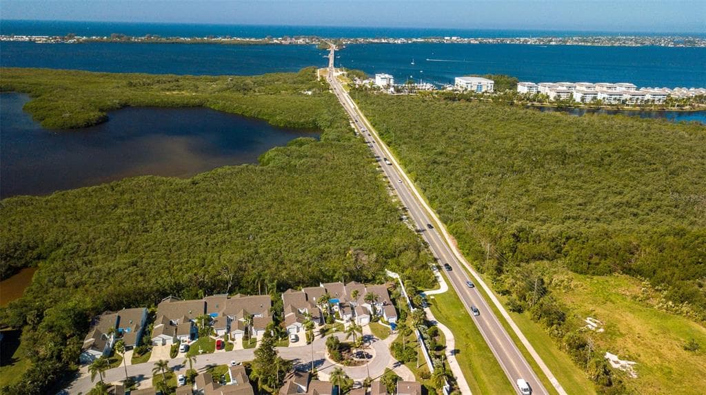 502 SANDERLING CIRCLE, BRADENTON, FL 34209