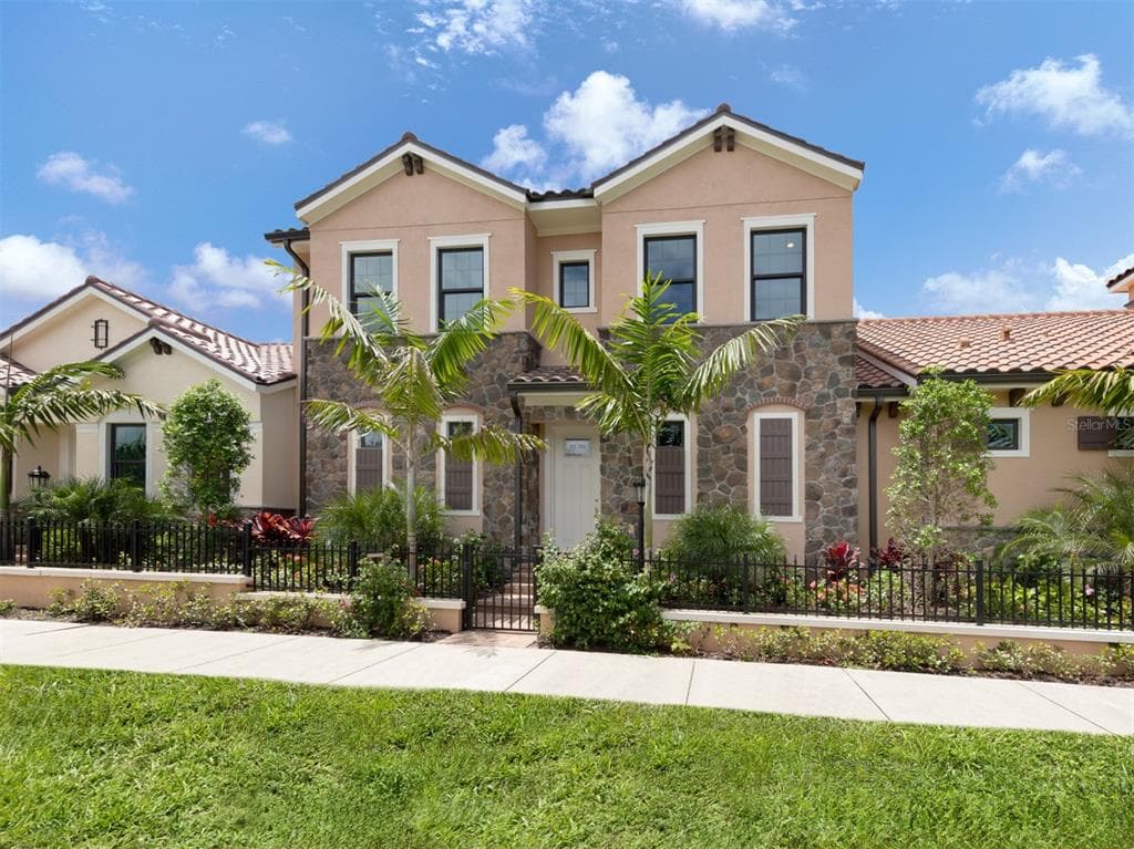 934 E VENICE AVENUE, VENICE, FL 34285