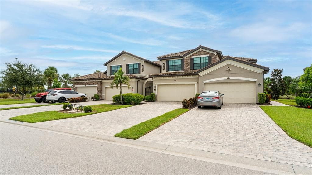 5805 WAKE FOREST RUN # 103, LAKEWOOD RANCH, FL 34211