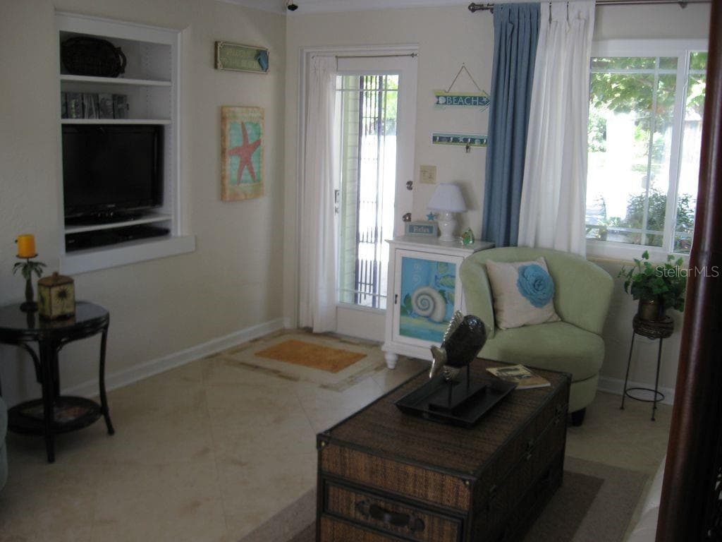 411 S Pine STREET, NEW SMYRNA BEACH, FL 32169 — zdjęcie 2