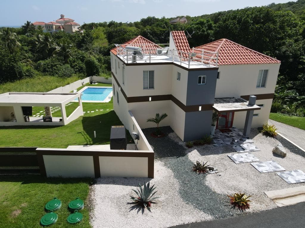 40 ROBLE VALLEY # 40, HUMACAO, PR 00791