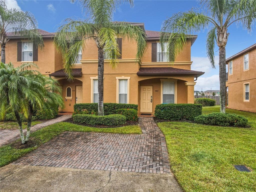 702 CALABRIA AVE, DAVENPORT, FL 33897