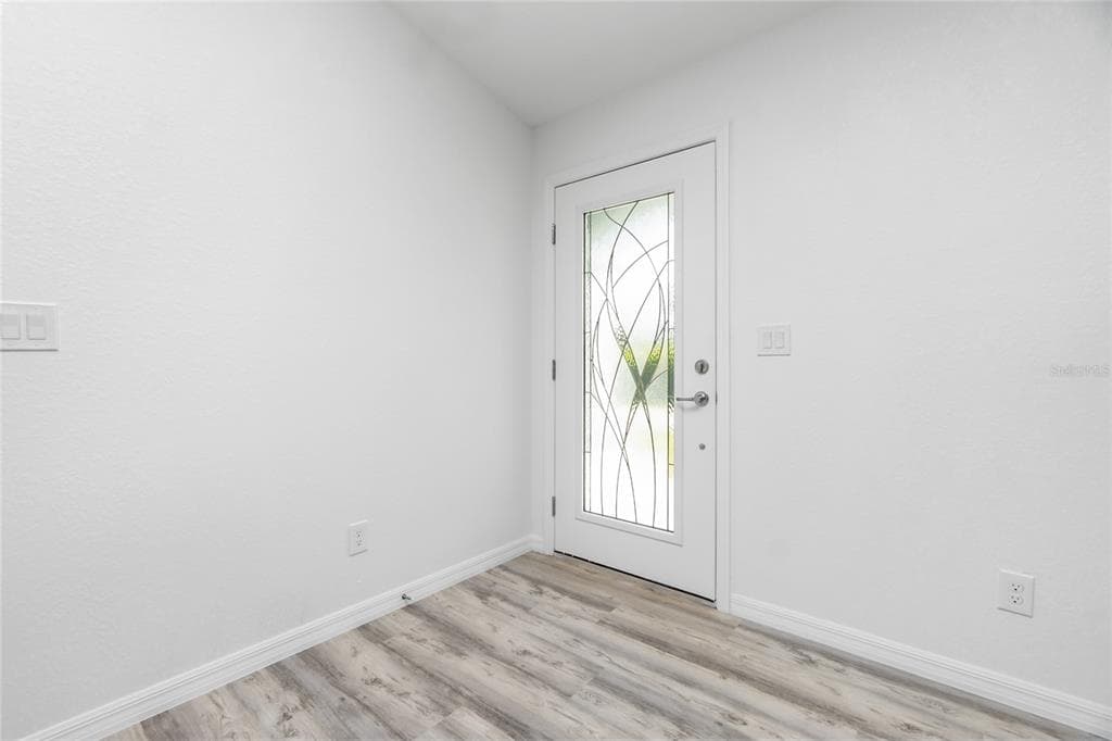 8099 WALBERT STREET, PORT CHARLOTTE, FL 33981 — zdjęcie 4