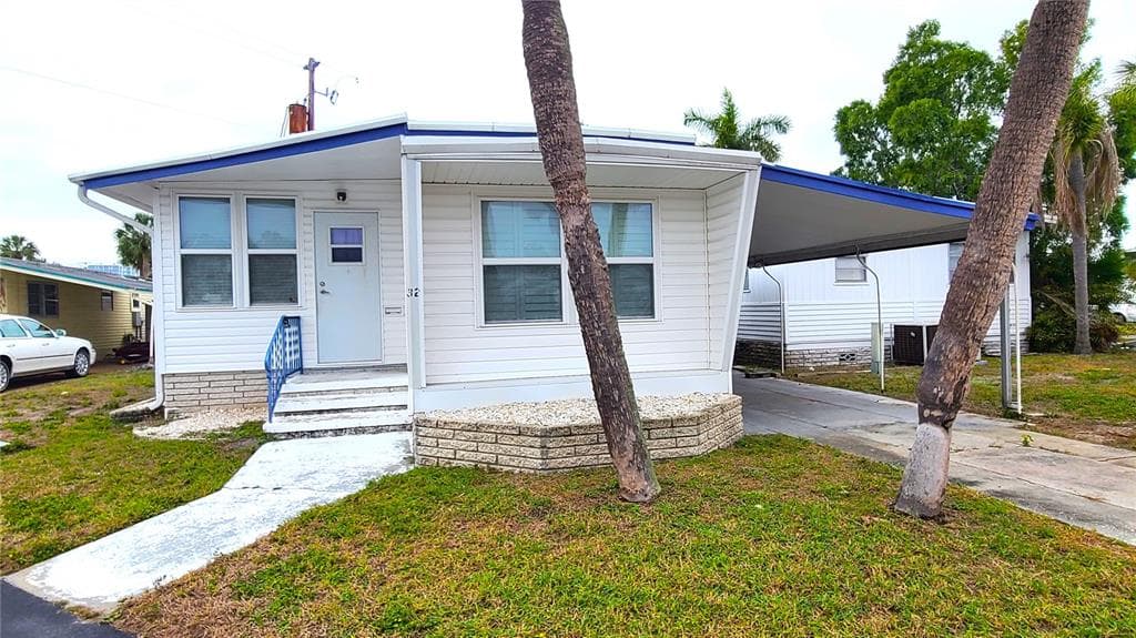 4851 W GANDY BOULEVARD # B4 L32, TAMPA, FL 33611
