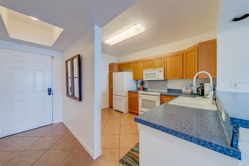 16550 GULF BOULEVARD # 643, NORTH REDINGTON BEACH, FL 33708 — zdjęcie 4
