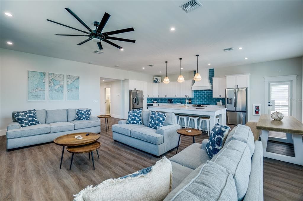 2102 AVENUE B, BRADENTON BEACH, FL 34217 — zdjęcie 3