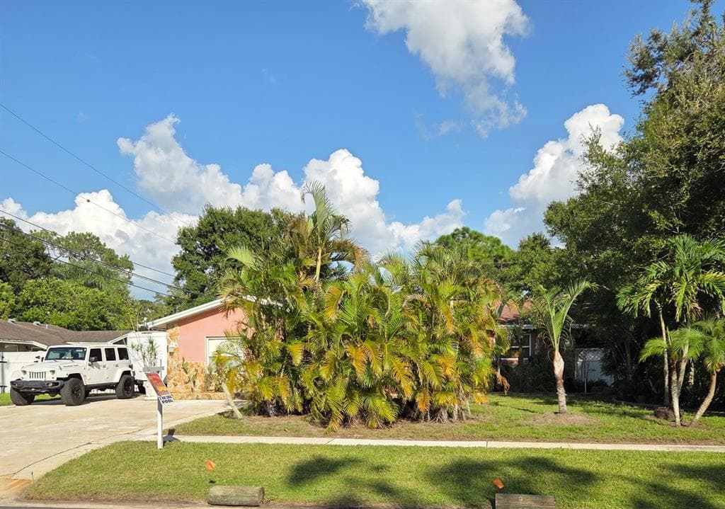 8665 MOCKINGBIRD LANE, SEMINOLE, FL 33777
