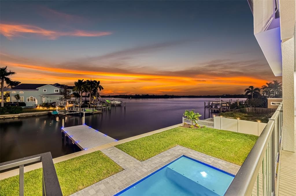 2121 BAYOU GRANDE BOULEVARD NE, ST PETERSBURG, FL 33703