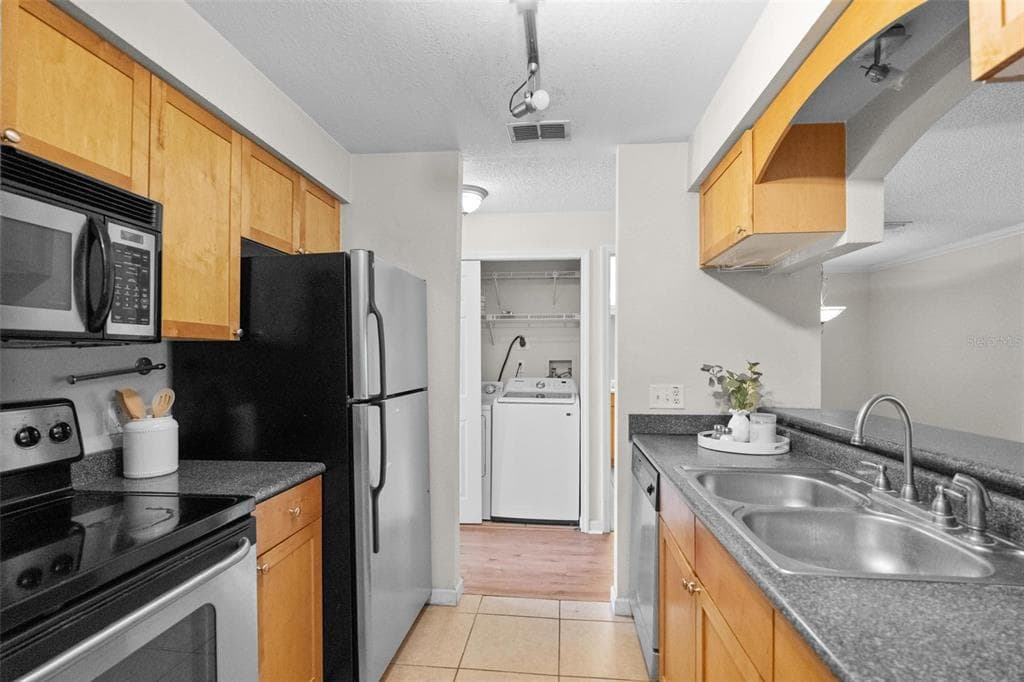 10100 SAILWINDS BOULEVARD N # 205, LARGO, FL 33773 — zdjęcie 4