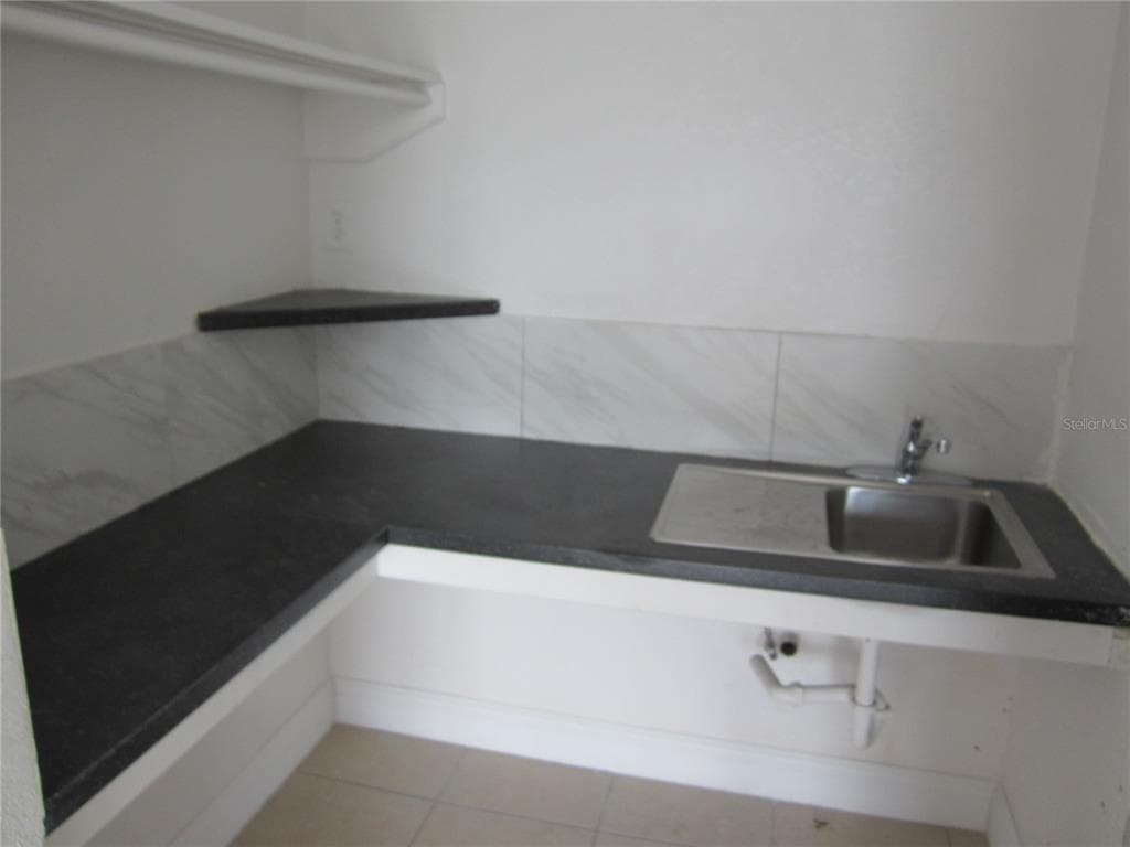4011 E COLUMBUS DRIVE, TAMPA, FL 33605 — zdjęcie 2