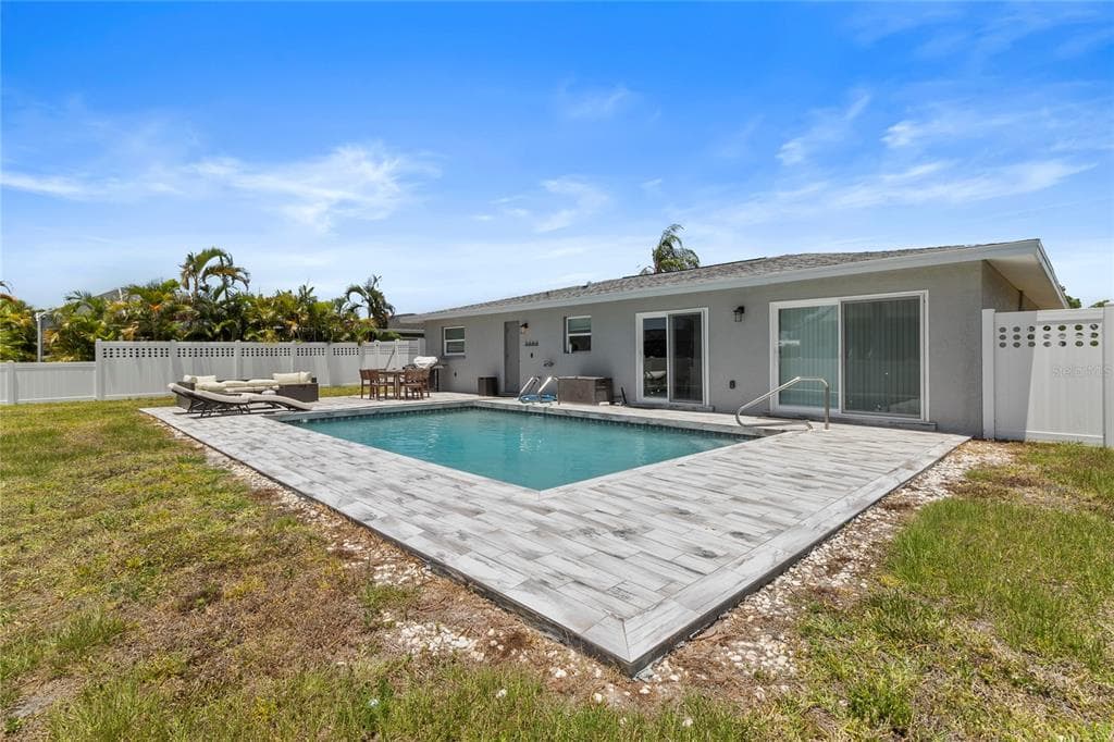 60 GOLFVIEW ROAD, ROTONDA WEST, FL 33947 — zdjęcie 5